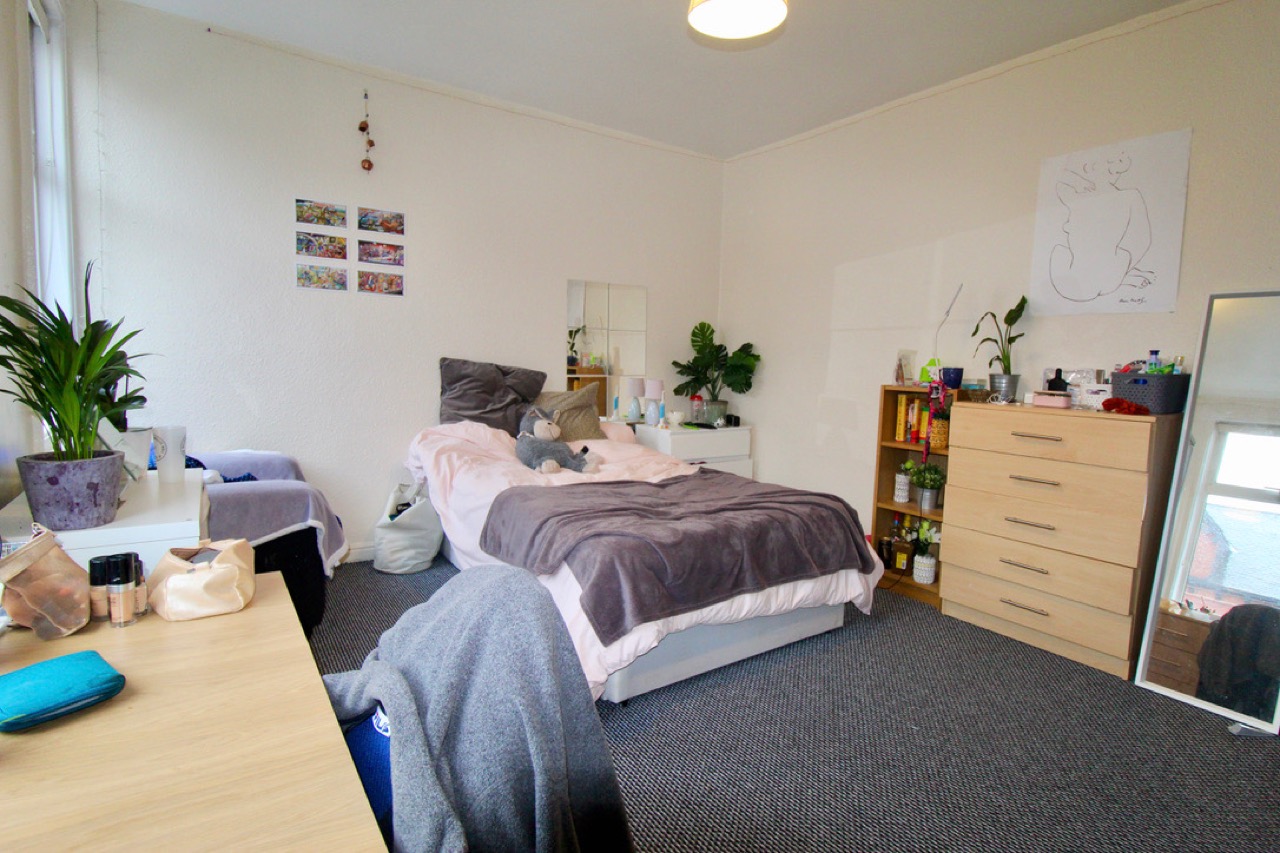 Rent - Thumbnail Image 3